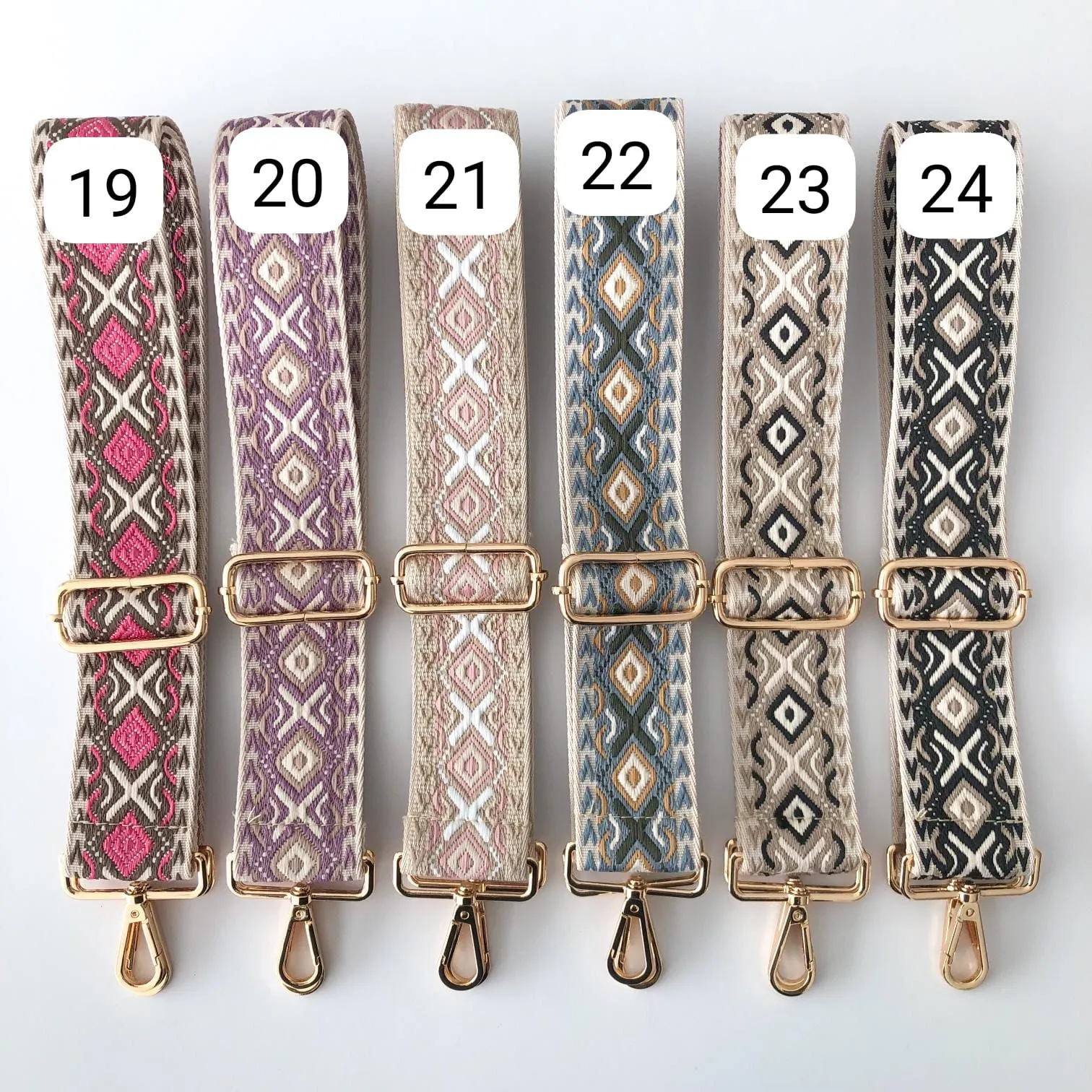 Bandolera serraje ovalada taupe iniciales bordadas