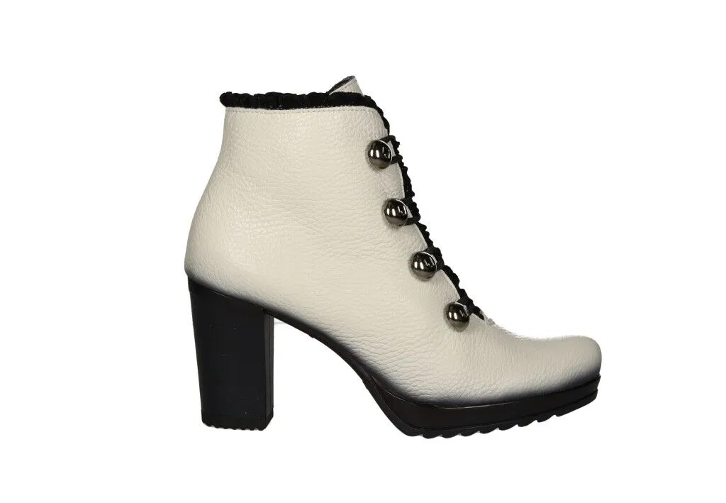 Botin Cremallera Piel Hielo Botones Plateados Filo Negro