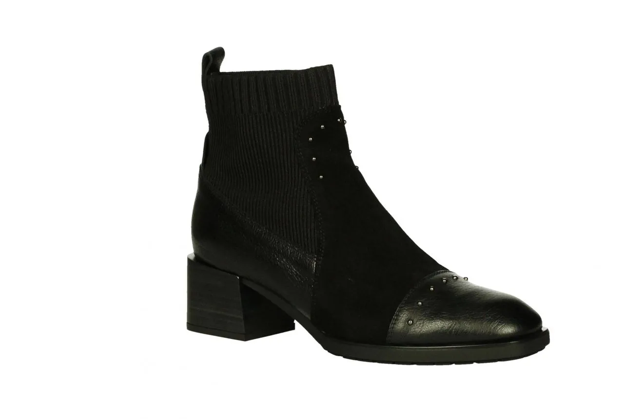Botin Piel/nobuck Negro Tachas Cuello Elastico