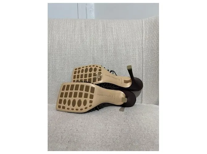 BOTTEGA VENETA Sandalias T.UE 38 Cuero Castaño 