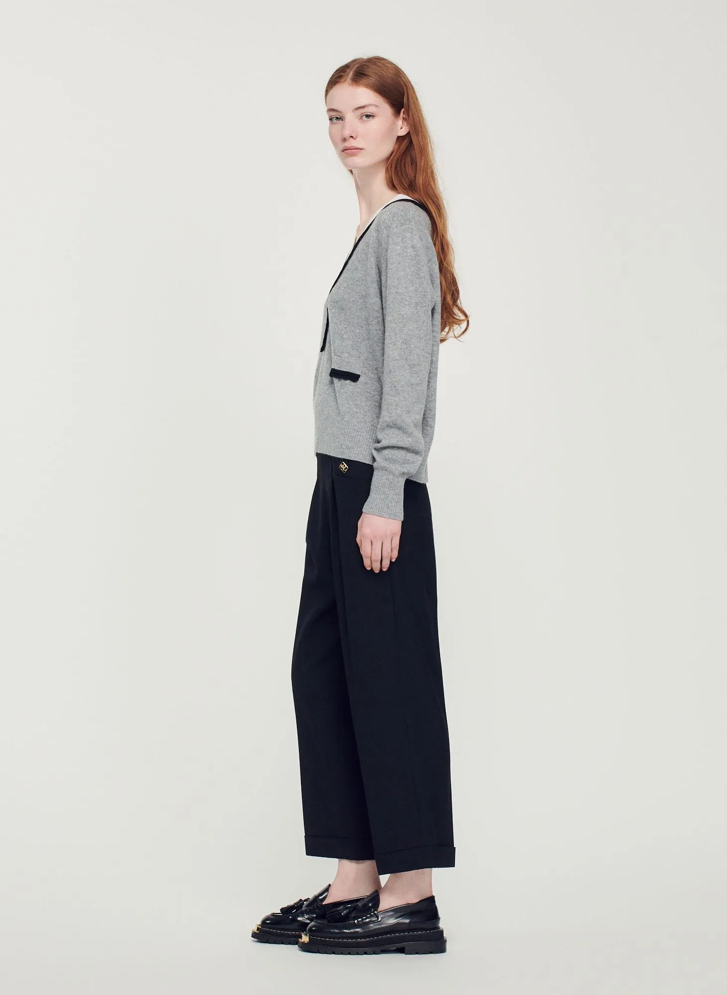 SANDRO Jersey de mezcla de lana con cuello de pico a contraste en gris